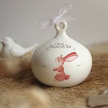 Boule de Noël en porcelaine Lapin fleuri (personnalisable)  par Gaëlle Duval
