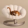 Lit pour animaux de compagnie et fauteuil suspendu SHELL LATTE Tavo Ambiance 1