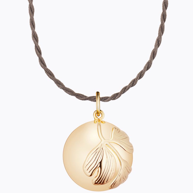 Bola sur cordon de soie taupe Ginkgo (plaqué or jaune) Ilado Paris