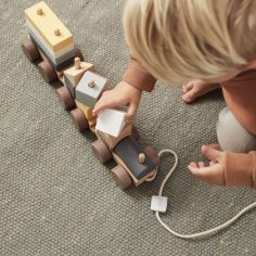 Train blocs de construction avec cubes naturel