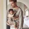 Porte bébé One en coton Léopard beige  par BabyBjörn