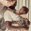 Porte bébé One en coton Léopard beige  par BabyBjörn