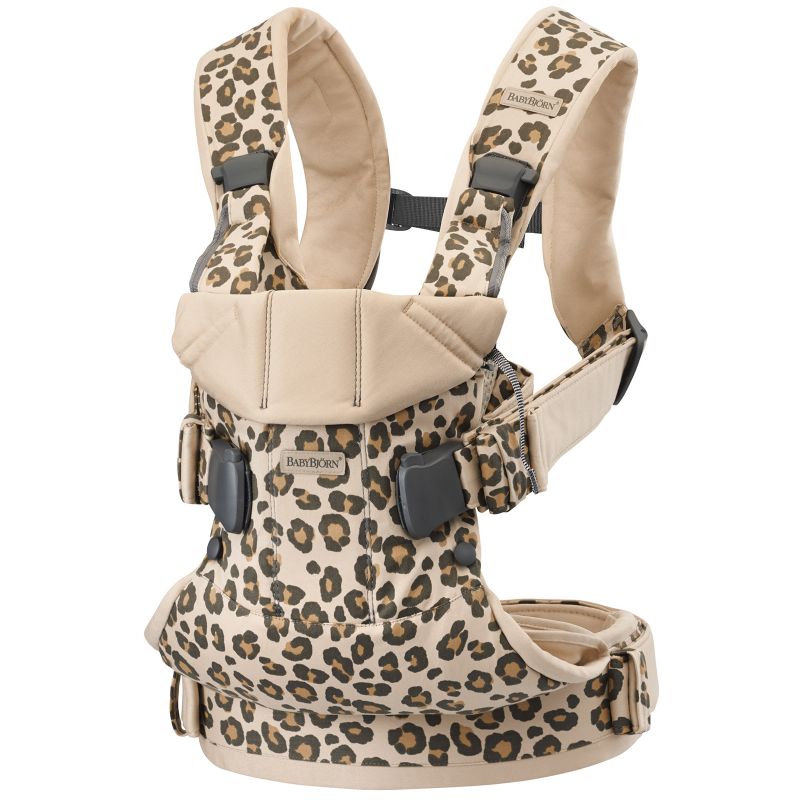 Porte bébé One en coton Léopard beige BabyBjörn