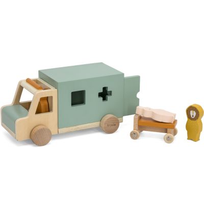 Ambulance en bois All animals  par Trixie