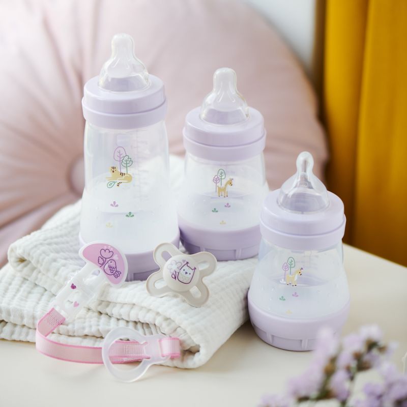 Image d'ambiance de présentation du produit 3 biberons Easy Start 260ml Lilas+Lilas+Sable Tétine débit 2 - MAM