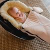 Chancelière pour siège-auto bébé en peau d'agneau EMMY crème Kaiser Ambiance 2