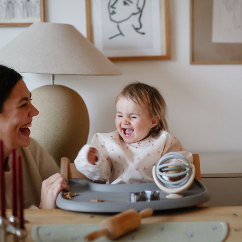 Bavoir à manches longues Bows (6-24 mois) Mushie Ambiance 3