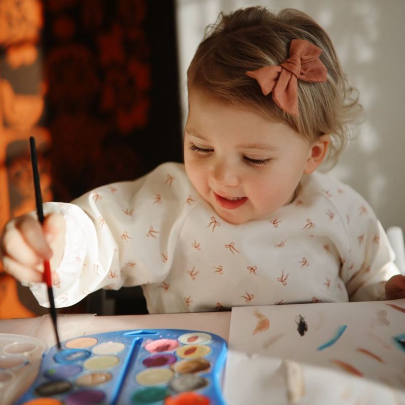 Bavoir à manches longues Bows (6-24 mois) Mushie Ambiance 4