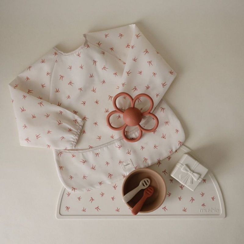 Bavoir à manches longues Bows (6-24 mois) Mushie Ambiance 6