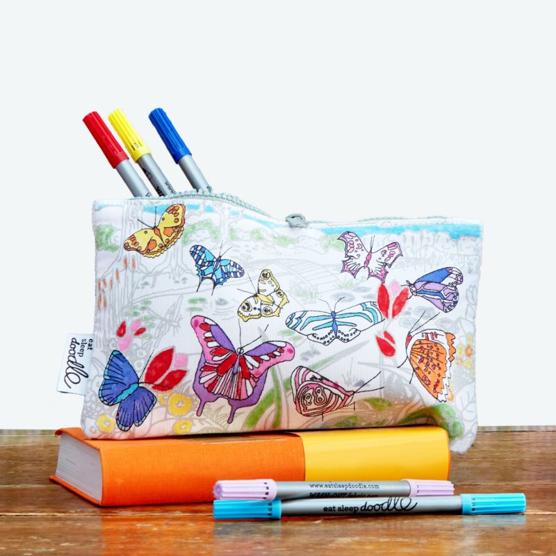 Trousse à colorier lavable et réutilisable Papillons avec 10 feutres Eatsleepdoodle Ambiance 7