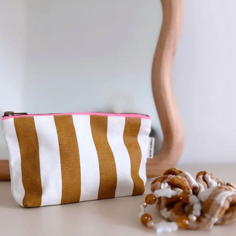 Pochette Sofia rayée Caramel Rose in April Ambiance 2