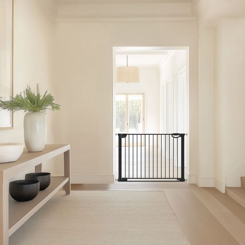 Barrière de sécurité Easylock Flatstep Noire (111 à 118 cm) Geuther Ambiance 4