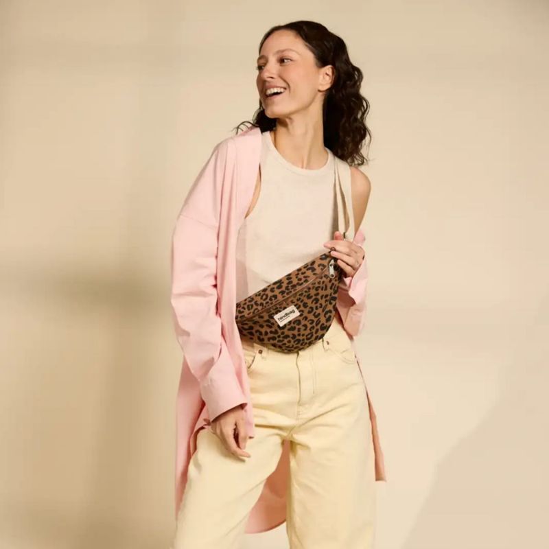Sac banane Olivia Léopard Cannelle Hindbag Ambiance 7