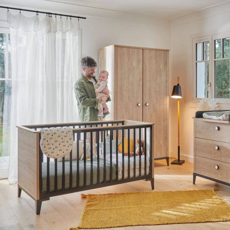 Lit bébé en chêne blond noir Marcel (70 x 140) Galipette Ambiance 2