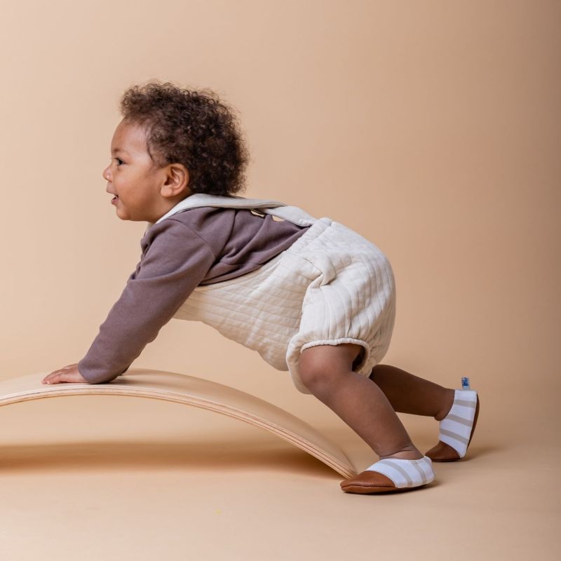 Chaussons tout-terrain Les Petits Marins Camel (12-24 mois) Les Pas Petits Ambiance 2