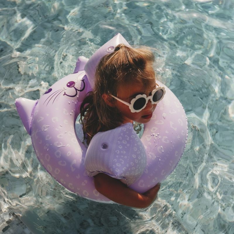 Bouée animal Léopard lila (55 cm) Swim Essentials Ambiance 3