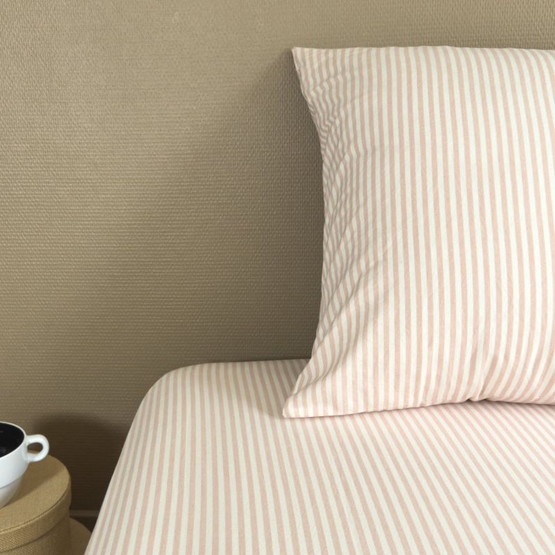 Drap housse en percale de coton Rayé Peach (80 x 160 cm) Kadolis Ambiance 2