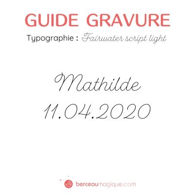 Gravure prénom + date sur médaille (Typo 4 Fairwater script light)  par Gravure magique