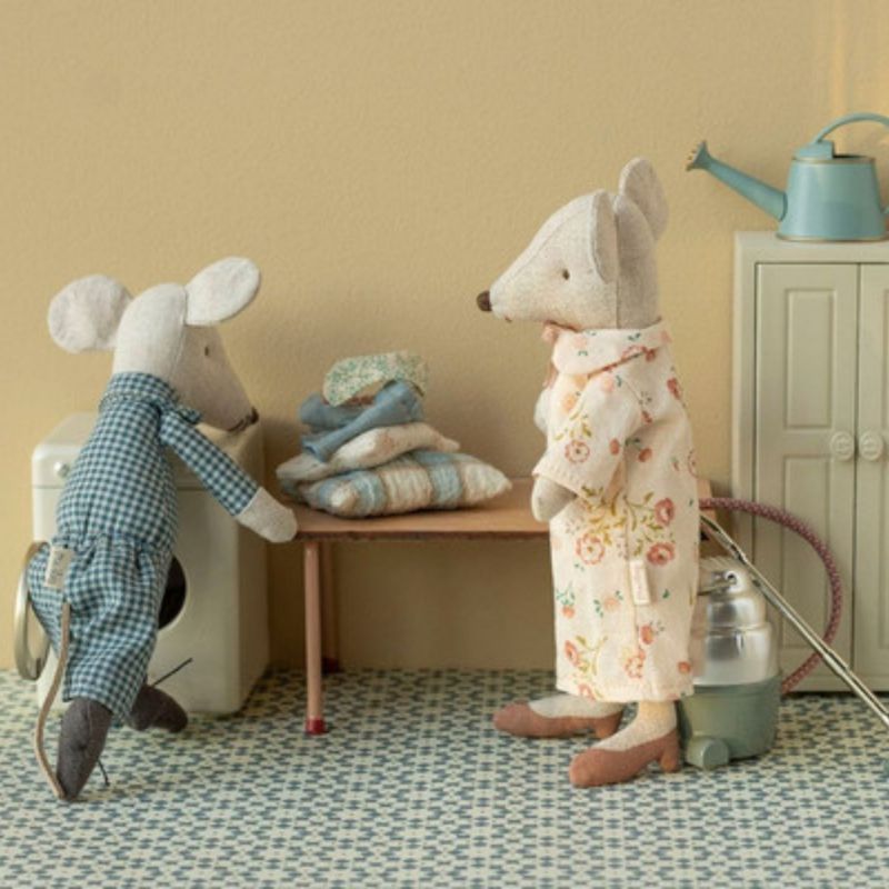 Grand-mère et Grand-père souris dans leur boîte à cigares Maileg Ambiance 3