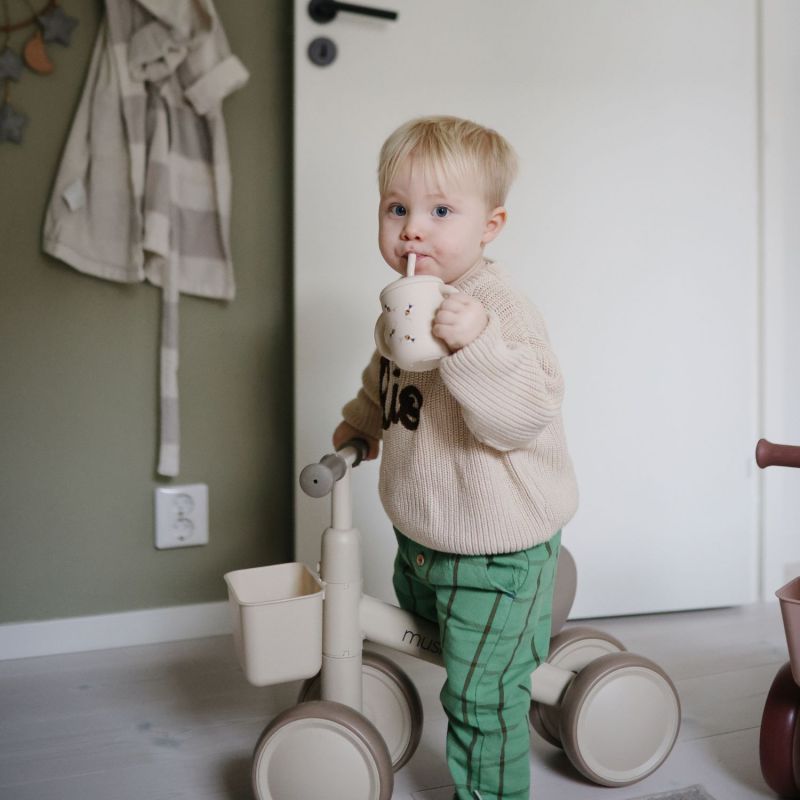 Tasse à paille Bees Mushie Ambiance 4