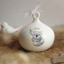 Boule de Noël en porcelaine Koala (personnalisable)  par Gaëlle Duval