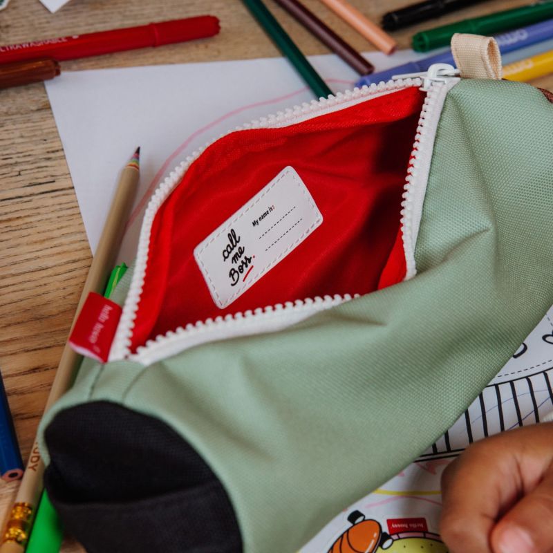 Trousse scolaire ronde Mini Pistache Hello Hossy Ambiance 2