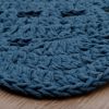 Tapis lavable rond Alma crochet bleu (120 cm) - Reconditionné  par Nattiot