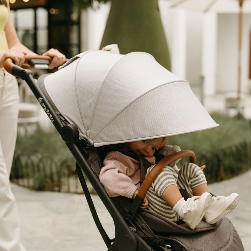 Poussette Metro 3 Deluxe Pearl Grey Ergobaby Ambiance 8