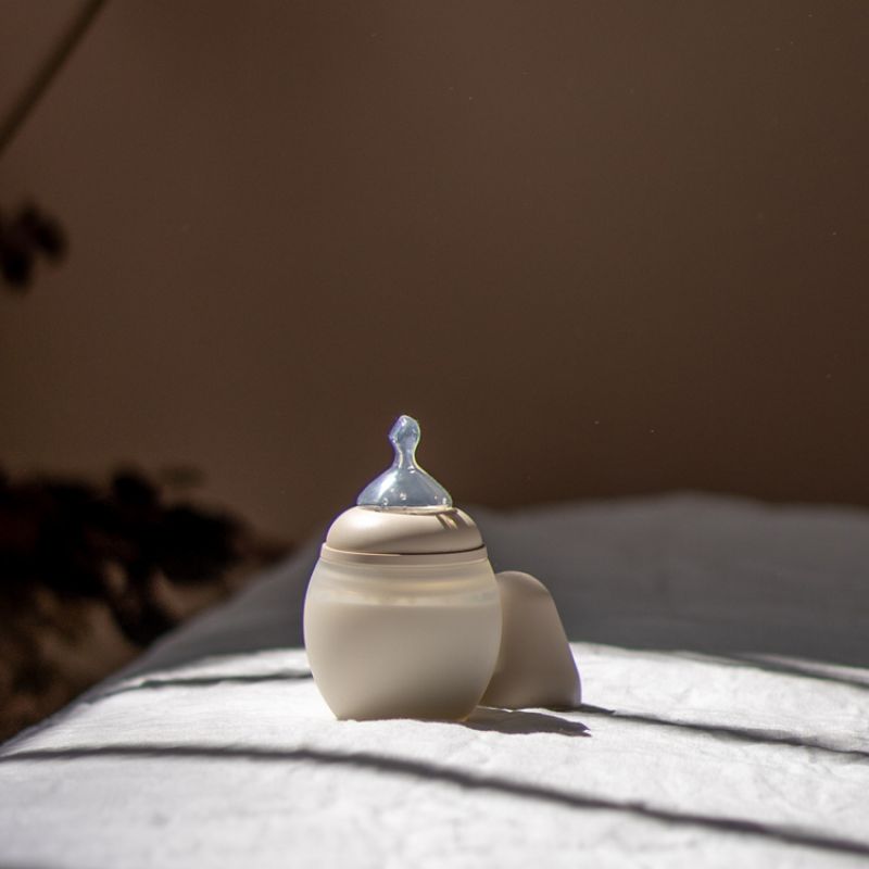 Biberon anti-colique en silicone sand (150 ml) Elhée Ambiance 7