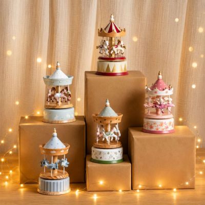 Carrousel musical en bois avion