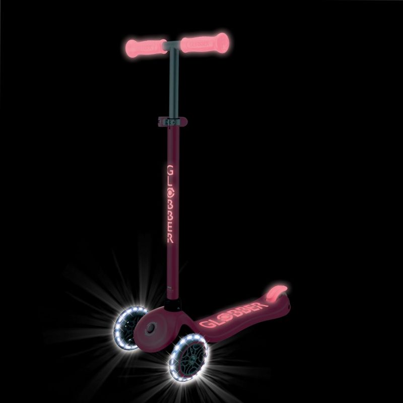 Trottinette Primo Plus phosphorescente Coral Pink Globber Ambiance 2