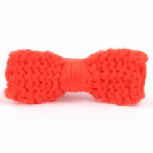 Barrette petit noeud tricoté main rouge (5 cm)  par Mamy Factory