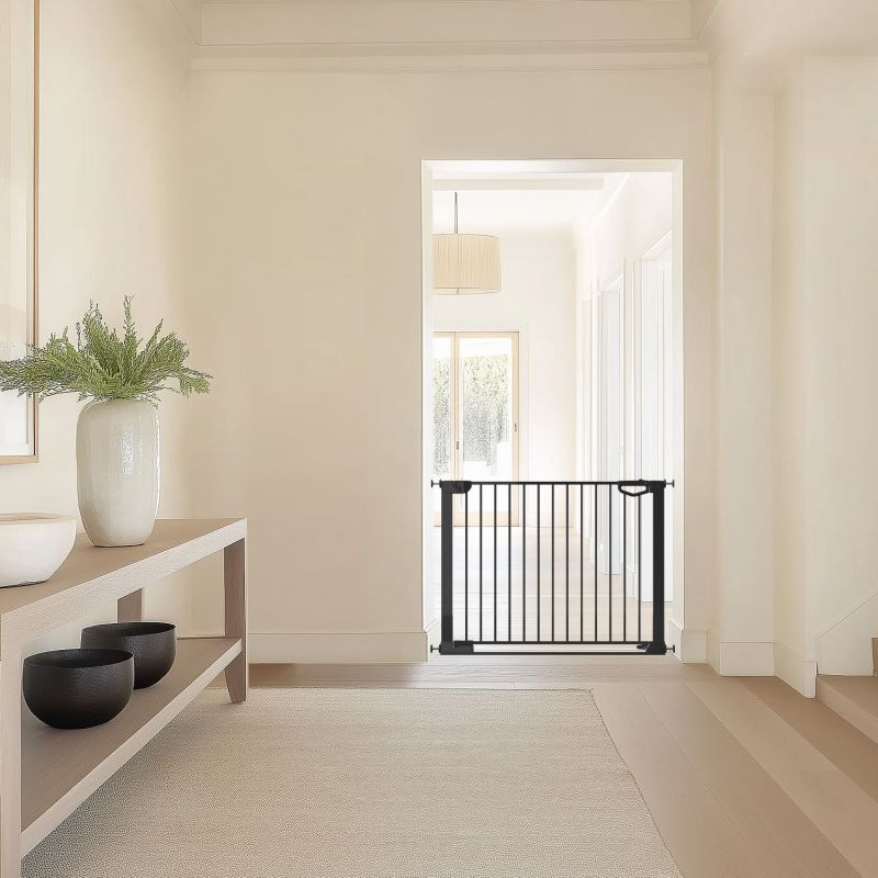 Barrière de sécurité Easylock Flatstep Noire (104 à 111 cm) Geuther Ambiance 4