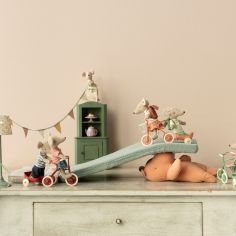 Abri à tricycle Souris Corail