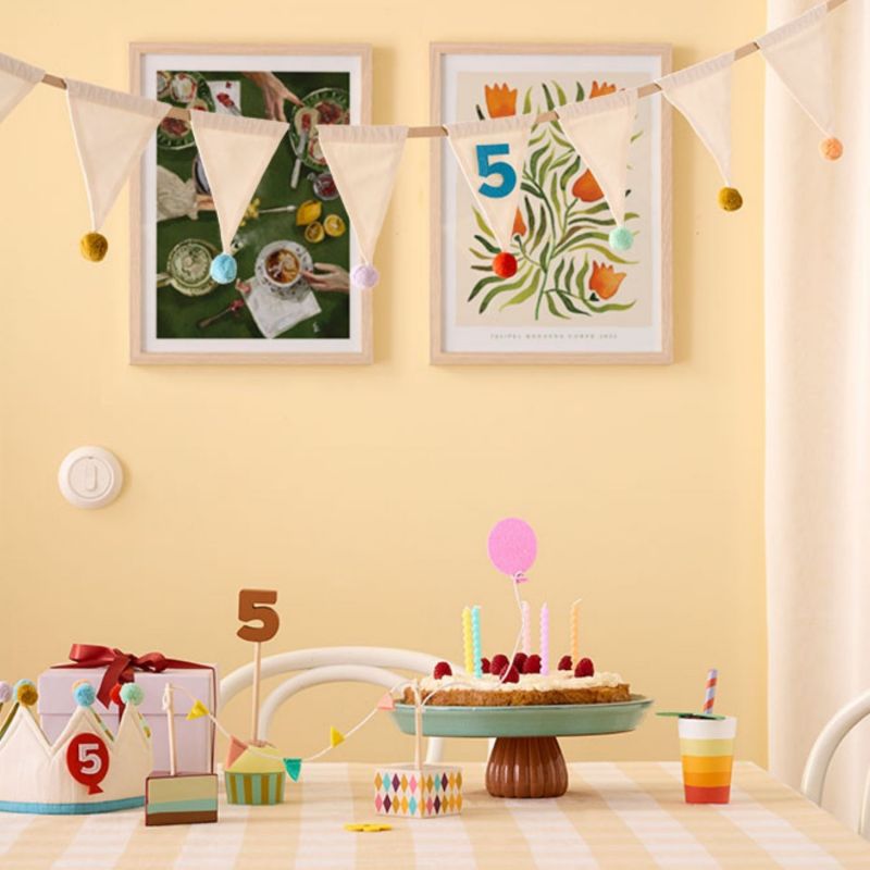 Guirlande de pompons Dress-up Kid's Concept Ambiance 2