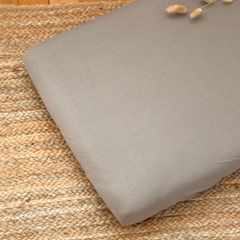 Drap housse en coton bio Gris tourterelle (45 x 90 cm) Kadolis Ambiance 2