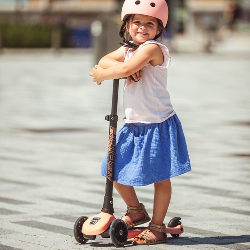 Trottinette Highwaykick 3 LED Peach Scoot and ride Ambiance 2