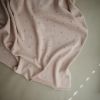 Couverture tricotée en coton bio Pointelle Blush (100 x 80 cm)  par Mushie