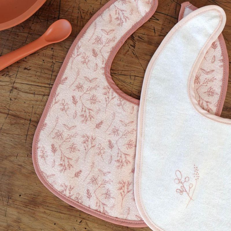 Lot de 6 bavoirs premier âge Fleurs Roses Trois Kilos Sept Ambiance 8