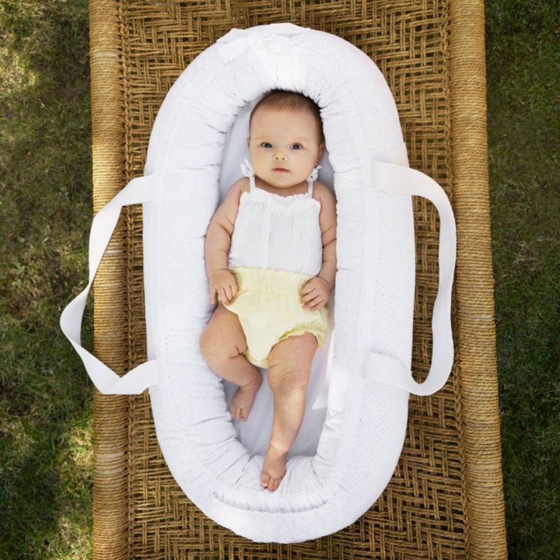 Réducteur de lit Baby Nest Embroidery Anglaise Elodie Details Ambiance 4