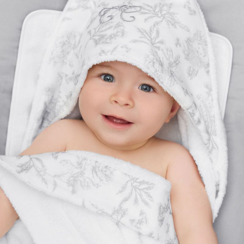 Cape de bain Toile de Jouy gris Tartine et Chocolat Ambiance 2