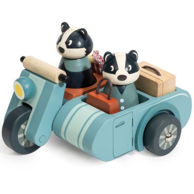 Balade à moto des blaireaux en bois