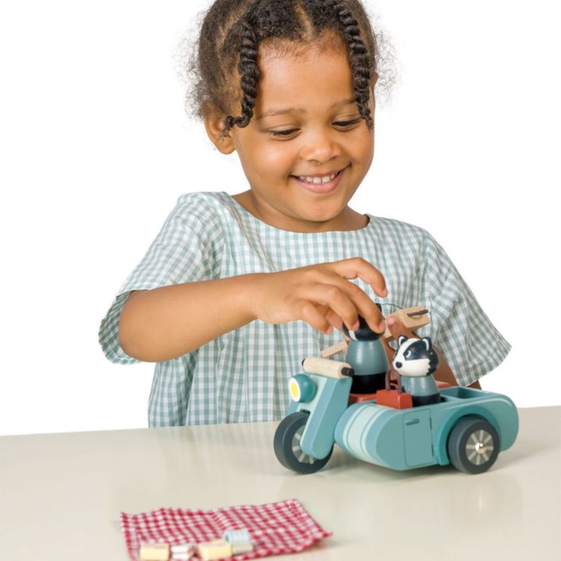 Balade à moto des blaireaux en bois Tender Leaf Ambiance 5