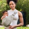 Porte bébé enfant Upsie Soft Olive Ergobaby Ambiance 2