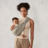 Porte bébé enfant Upsie Soft Olive Ergobaby Ambiance 6