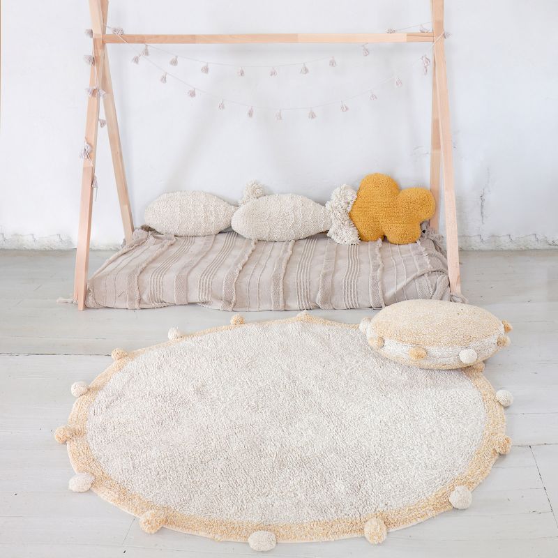 Image d'ambiance de présentation du produit Tapis lavable Bubbly natural miel (120 cm) - Lorena Canals