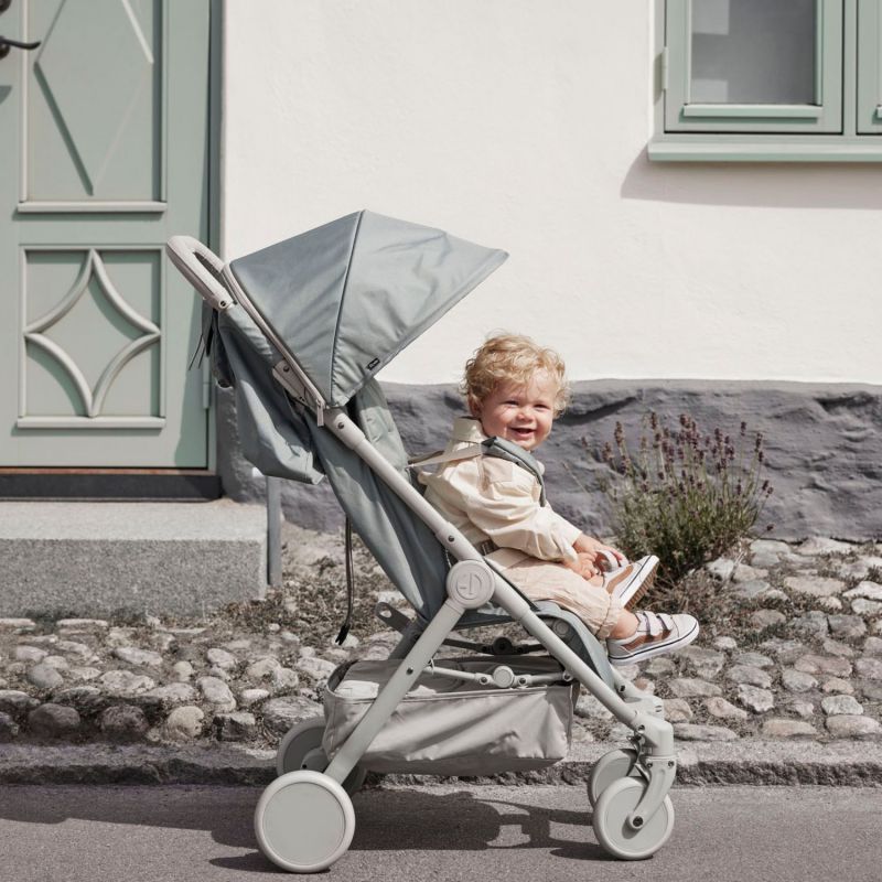 Poussette compacte Mondo Pebble Green Elodie Details Ambiance 9