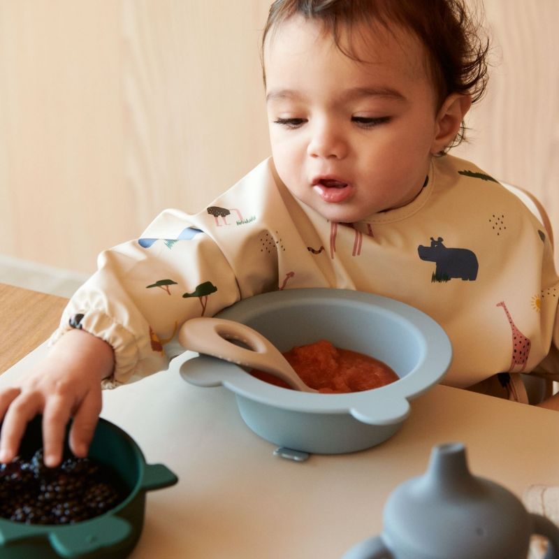 Bavoir à manches Merle Safari sandy mix Liewood Ambiance 4