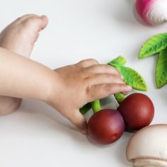 Mery la cerise en latex d'hévéa