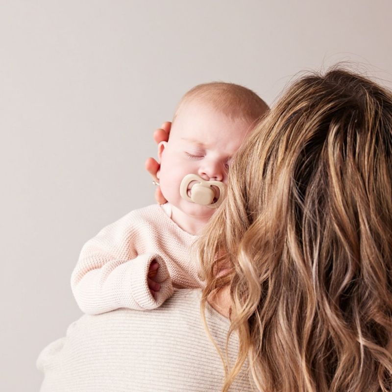 Lot de 2 sucettes symétriques en silicone Blush-Latte (0-6 mois) B.Box Ambiance 8